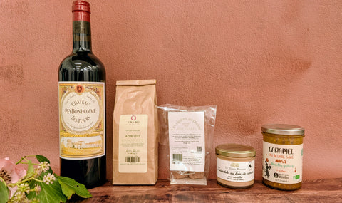 Coffret cadeau artisanal Hedona, épicerie fine et traiteur local à Trangé, regroupant spécialités régionales et gourmandises maison.