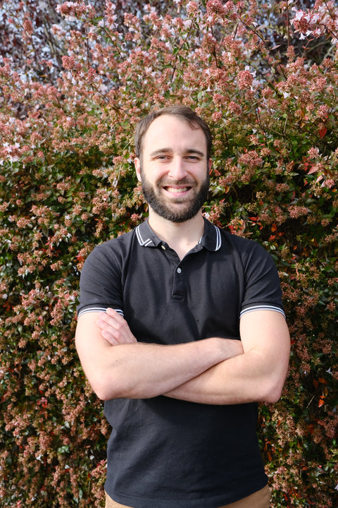 Portrait d’Alexandre, cuisinier et traiteur de l’épicerie Hedona à Trangé, spécialiste des plats fait maison et cuisine locale préparée sur place près du Mans